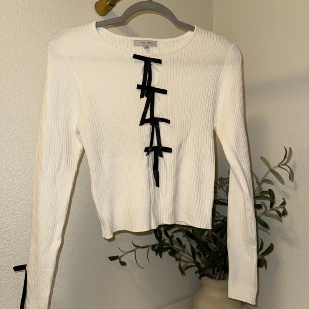 White Ribbed Open-Front Top w/ Black Bows – Boutique Find